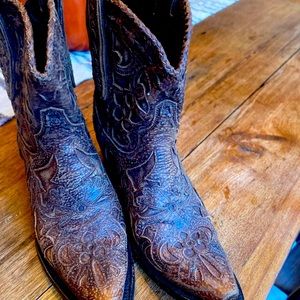 Woman’s “Lane” cowboy booties